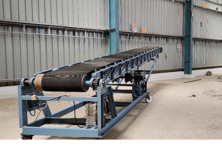 Heavy-duty truck loading conveyor for industrial use